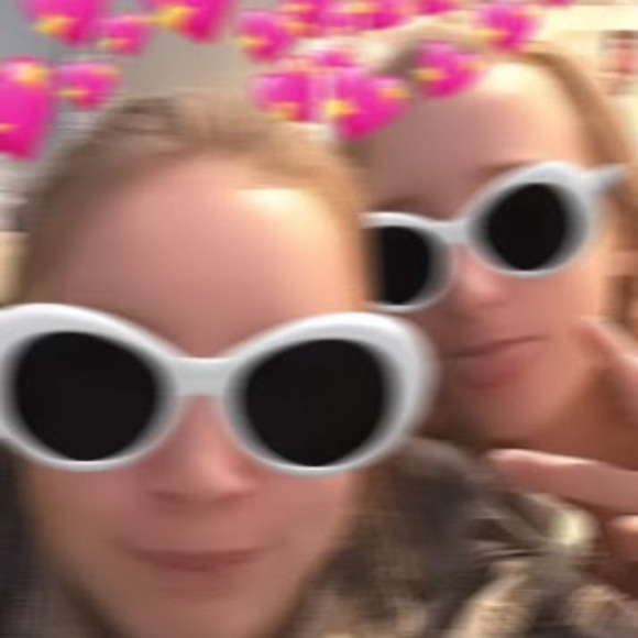 Meet your Posher, Aubrie - Picture 1 of 1